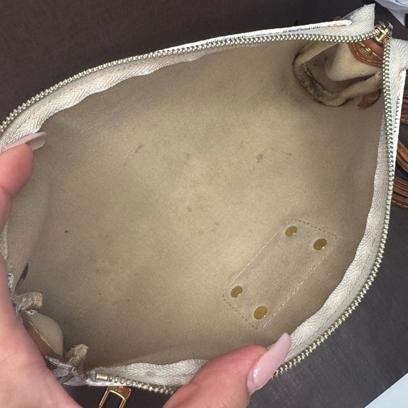 Louis Vuitton Eva Clutch with Checkered Pattern and Leather Trim - Picture 10 of 14